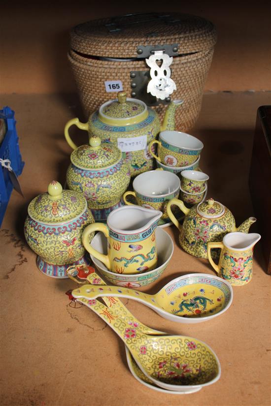 Canton tea set in basket & other set(-)